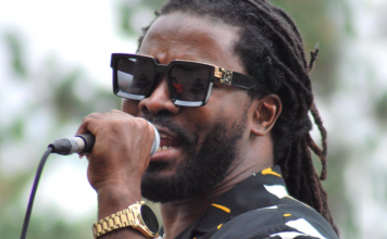 Legros LKM Artiste philanthrope au Grand Coeur .